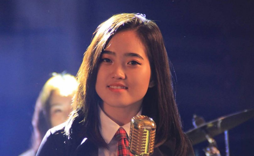 Дуучин Б.Аззаяа “Lady Gaga”-ийн продюсертэй хамтран ажиллана